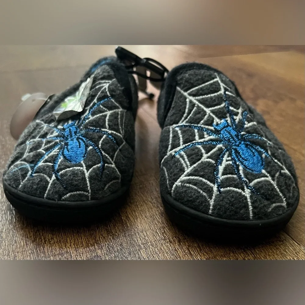 NWT baby toddler boy glow in the dark spider slippers Sz 5/6